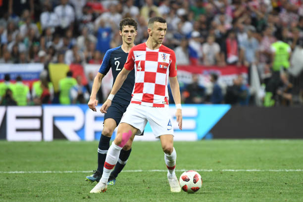 随着他在球 随着他在球