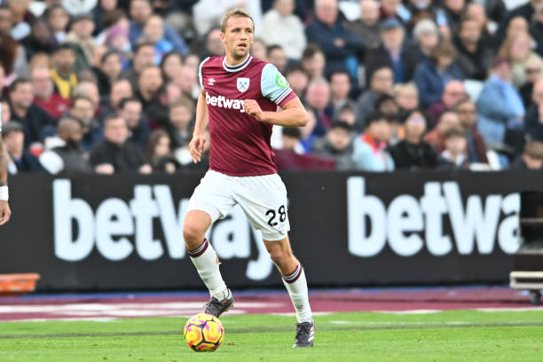 並多次闖入 並多次闖入